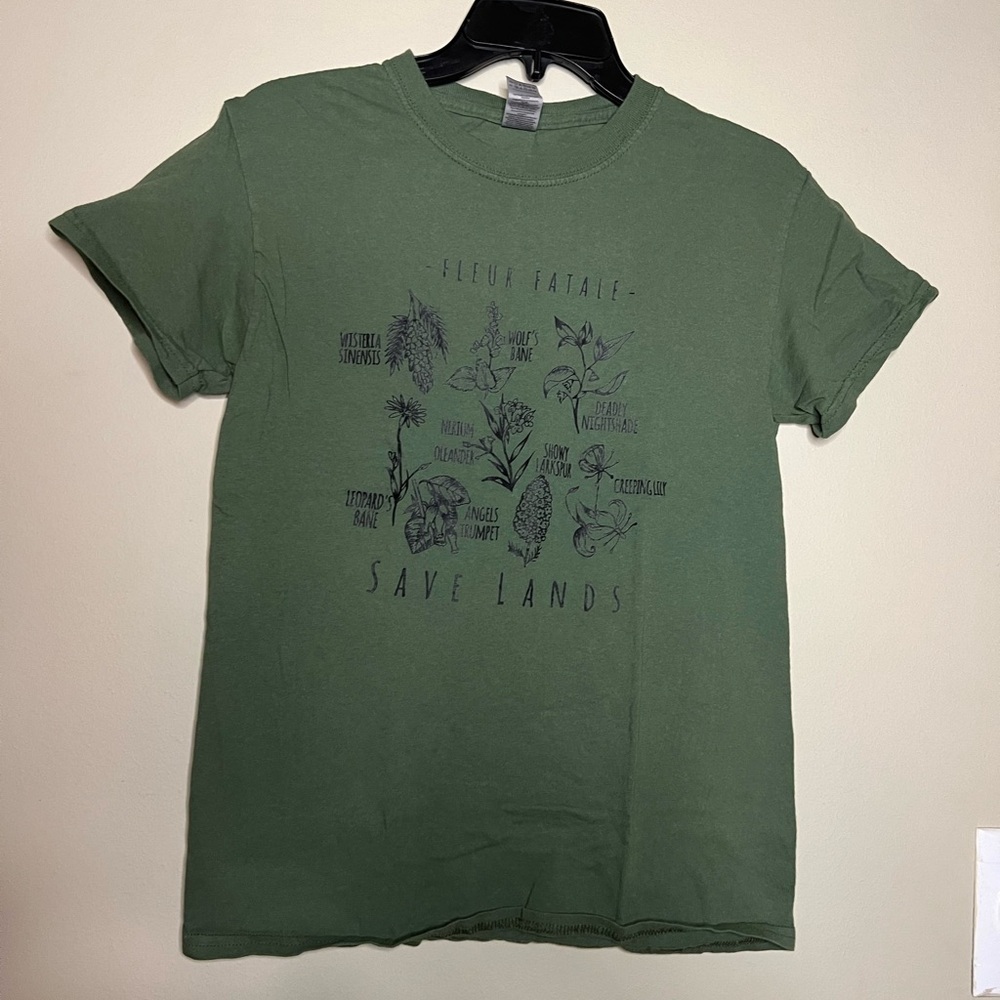 Green floral graphic tee